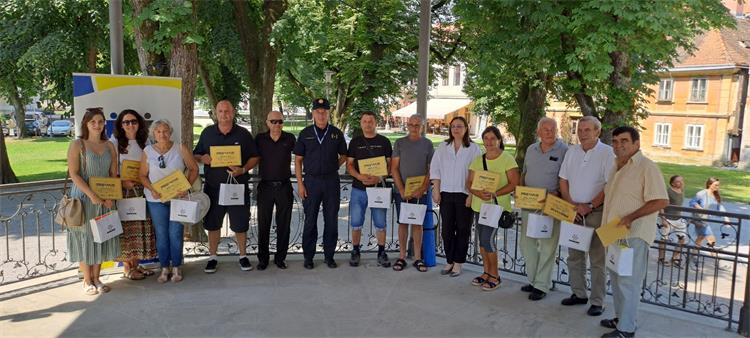 Slika /PU_KA/PU_info/2024/Dan ljubaznosti u prometu-Karlovac/1.jpg